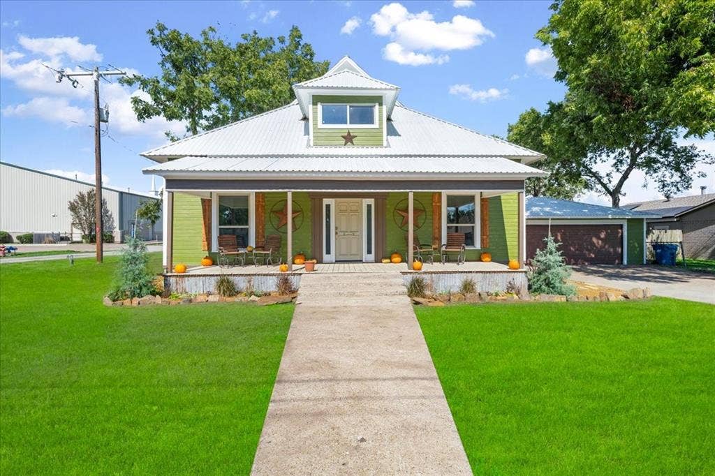 300 E 3rd Street, Blooming Grove, TX 76626