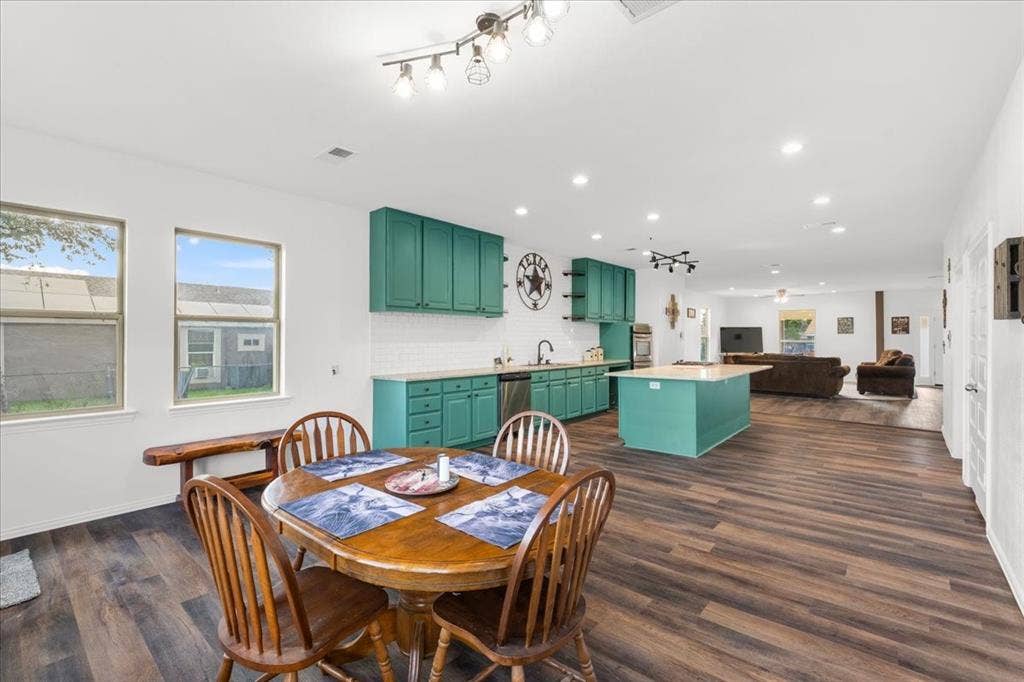 300 E 3rd Street, Blooming Grove, TX 76626
