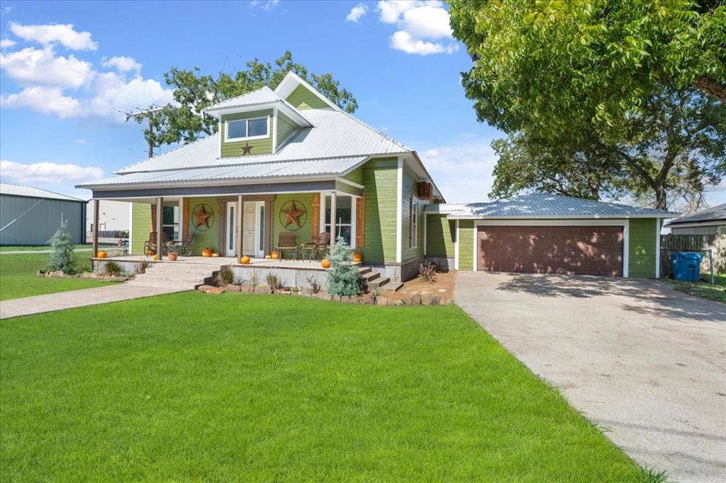 300 E 3rd Street, Blooming Grove, TX 76626