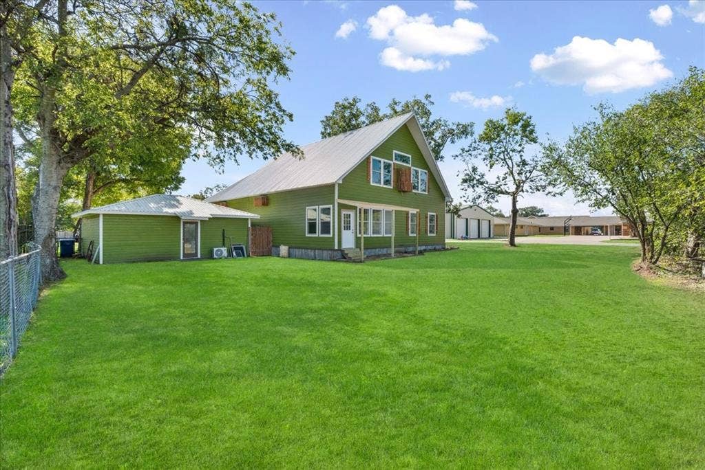 300 E 3rd Street, Blooming Grove, TX 76626