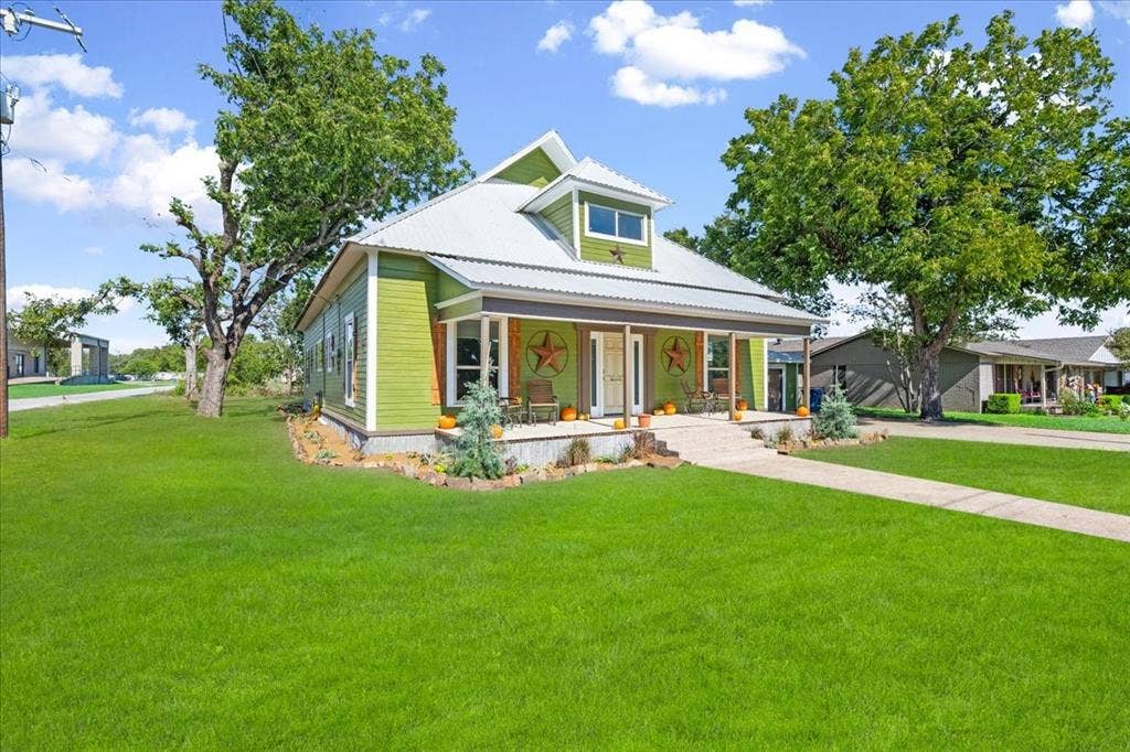 300 E 3rd Street, Blooming Grove, TX 76626