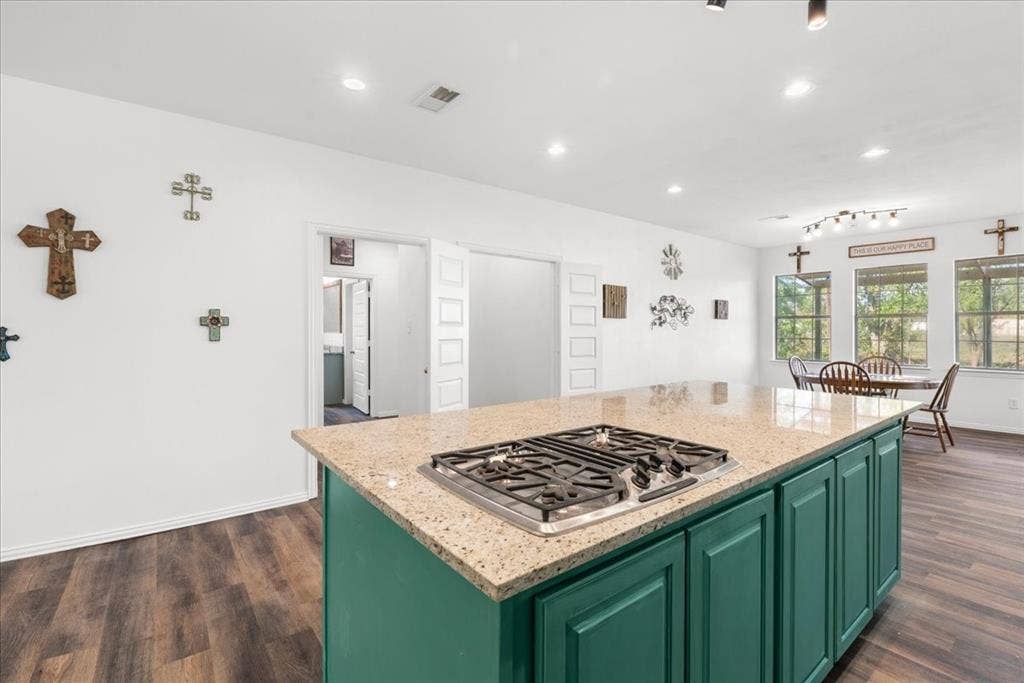 300 E 3rd Street, Blooming Grove, TX 76626