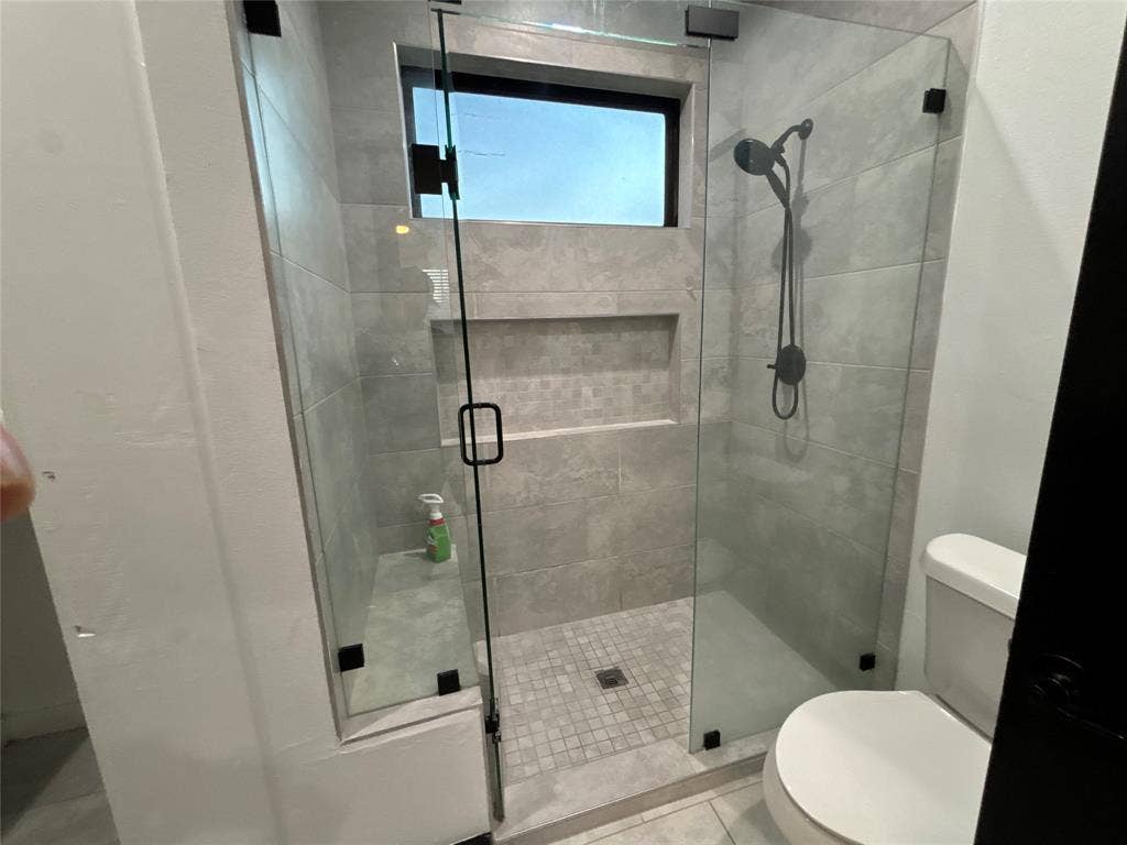 300 Avenue B, Ennis, TX 75119