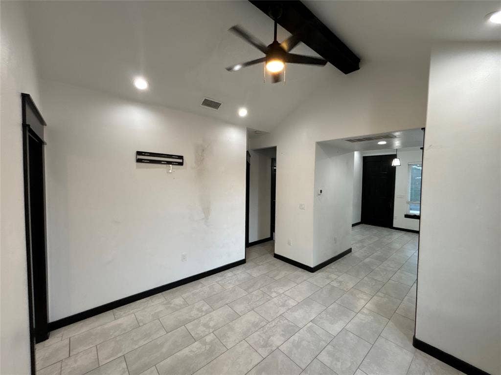 300 Avenue B, Ennis, TX 75119
