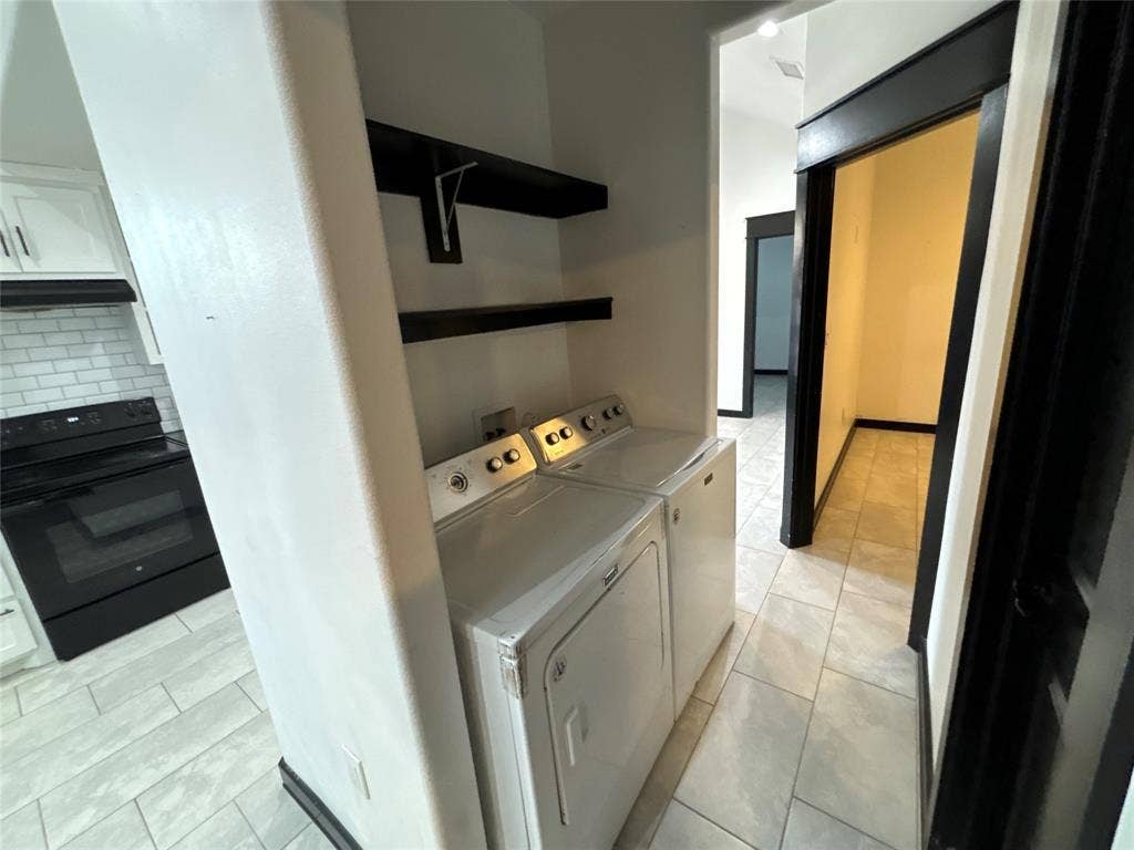 300 Avenue B, Ennis, TX 75119