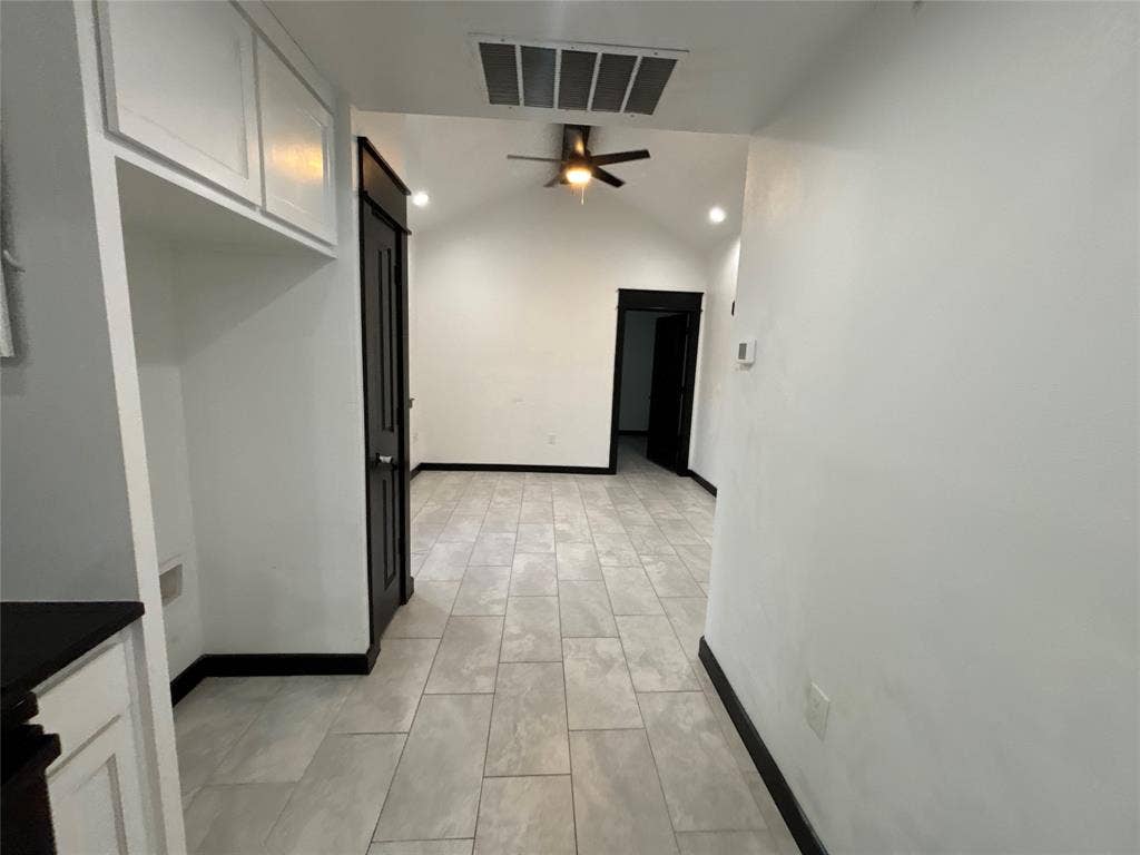 300 Avenue B, Ennis, TX 75119