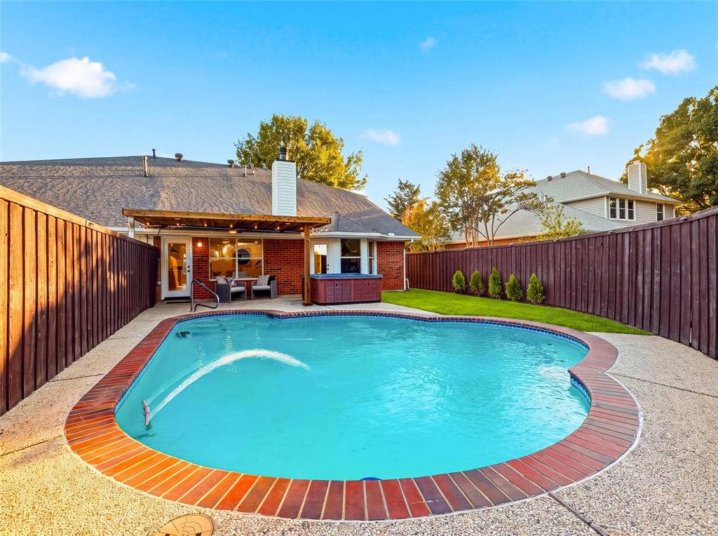 723 Hollow Ridge Drive, Allen, TX 75002