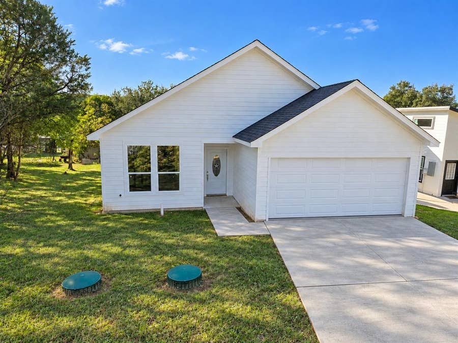 Property photo for 928 Apache Ridge Road, Granbury, TX