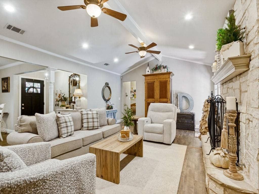 2712 Mollimar Drive, Plano, TX 75075 2712 Mollimar Drive, Plano, TX 75075