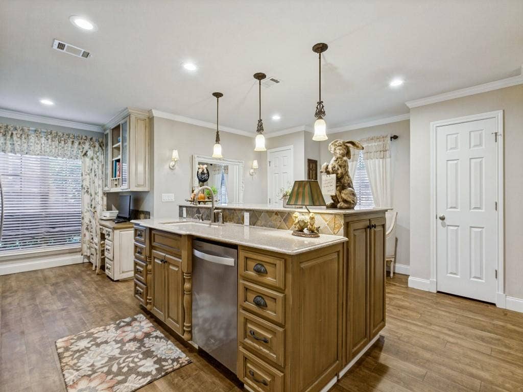 2712 Mollimar Drive, Plano, TX 75075 2712 Mollimar Drive, Plano, TX 75075
