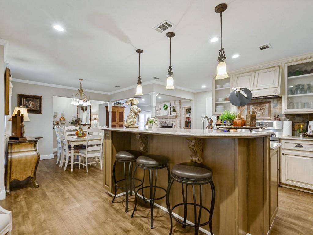 2712 Mollimar Drive, Plano, TX 75075 2712 Mollimar Drive, Plano, TX 75075