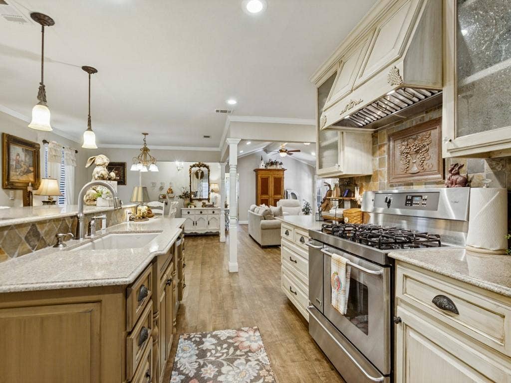 2712 Mollimar Drive, Plano, TX 75075 2712 Mollimar Drive, Plano, TX 75075