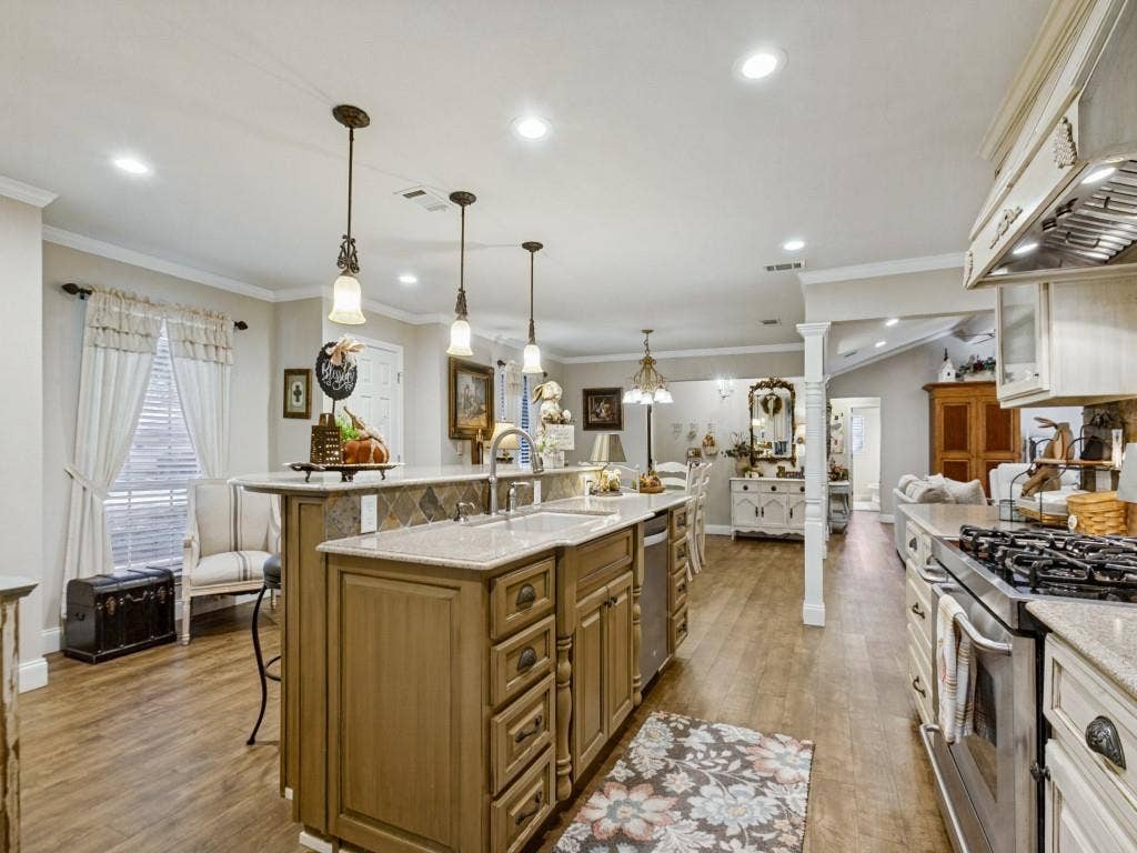 2712 Mollimar Drive, Plano, TX 75075 2712 Mollimar Drive, Plano, TX 75075