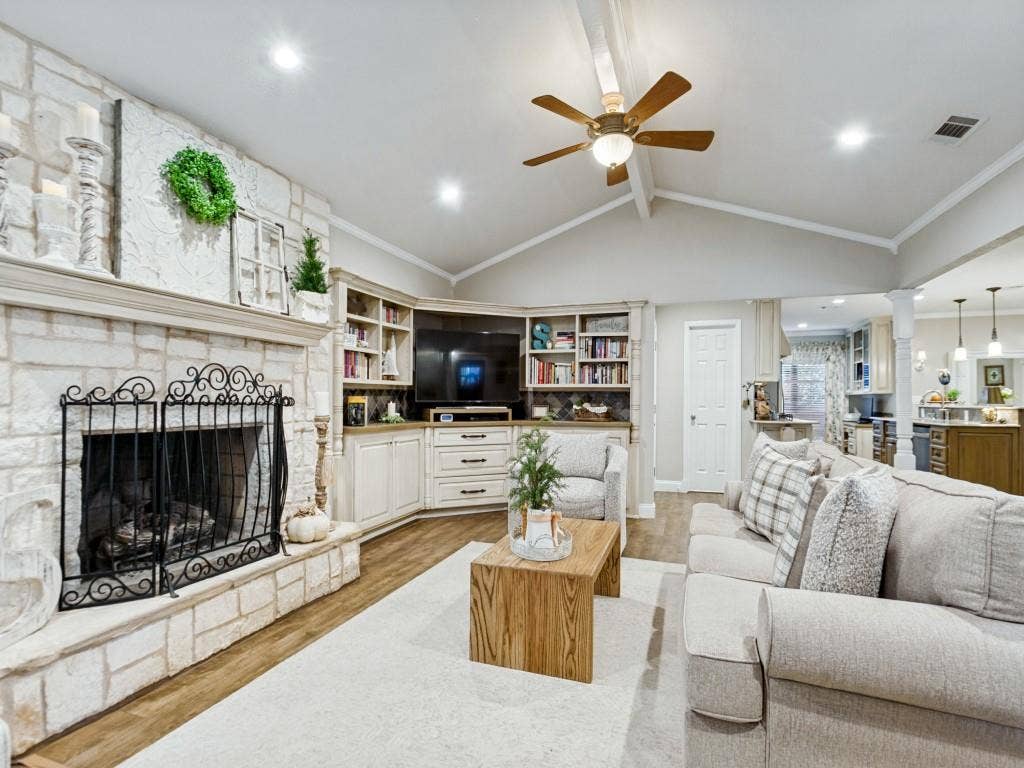 2712 Mollimar Drive, Plano, TX 75075 2712 Mollimar Drive, Plano, TX 75075