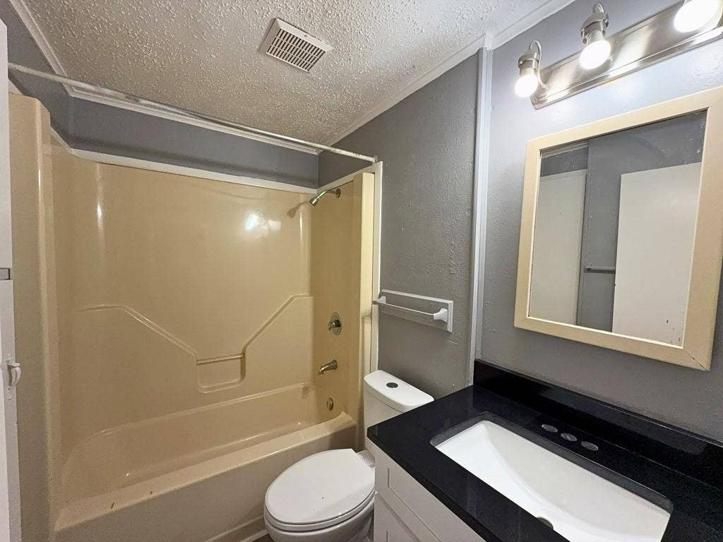 1601 Voirin Road, Irving, TX 75061 1601 Voirin Road, Irving, TX 75061
