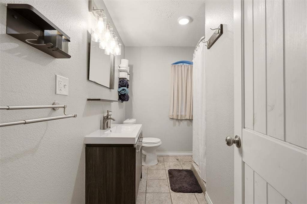 2551 Grafton Avenue, Dallas, TX 75211