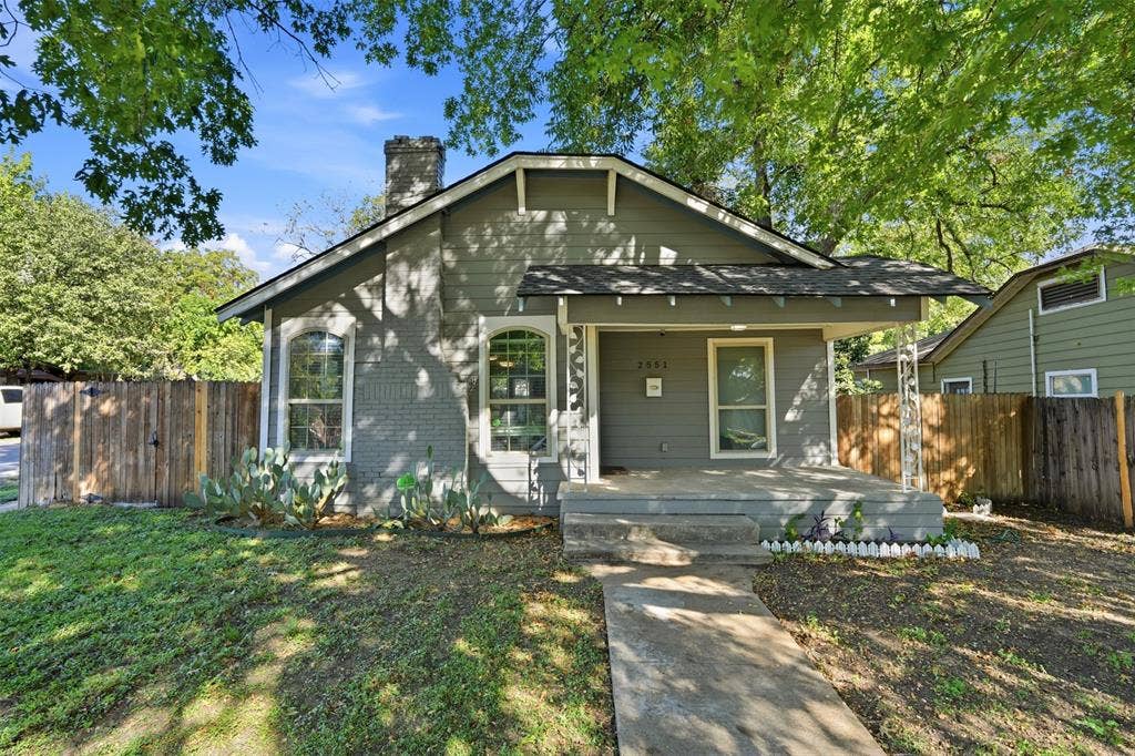 2551 Grafton Avenue, Dallas, TX 75211