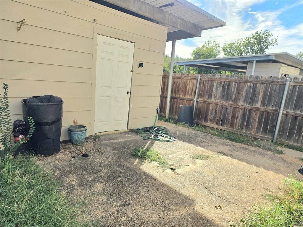 99 W Mountain Creek Drive, Grand Prairie, TX 75052