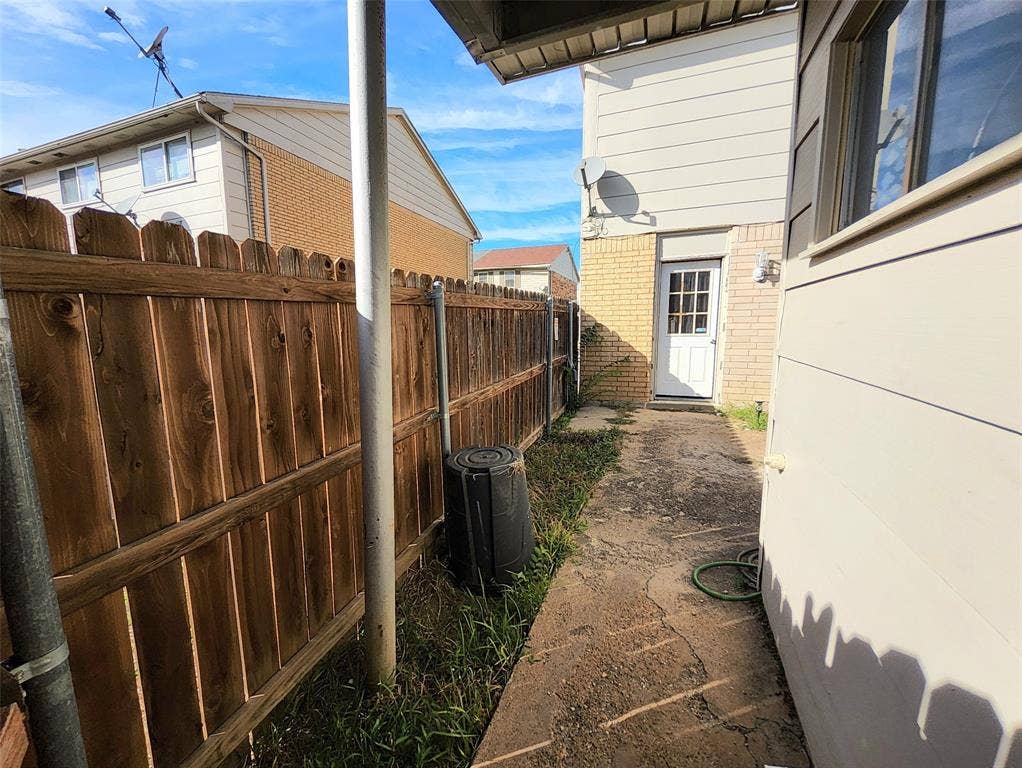 99 W Mountain Creek Drive, Grand Prairie, TX 75052