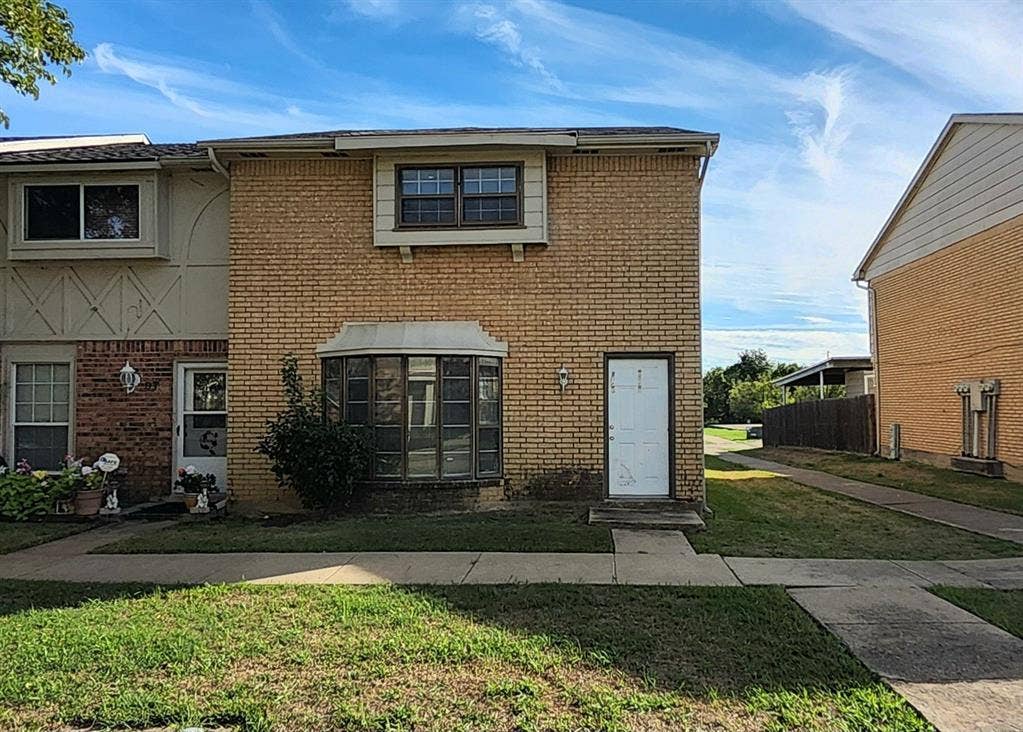 99 W Mountain Creek Drive, Grand Prairie, TX 75052