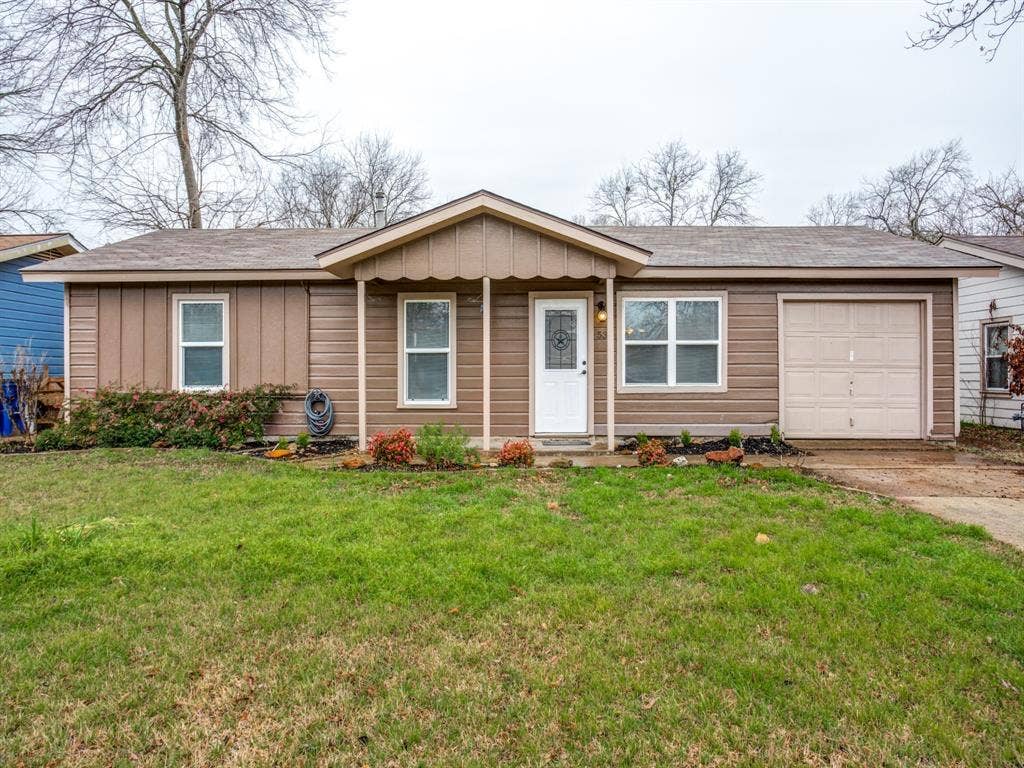 533 NW Lorna Street, Burleson, TX 76028