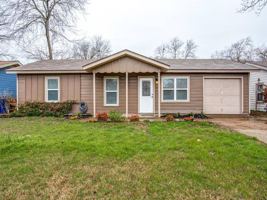 Property photo for 533 NW Lorna Street, Burleson, TX