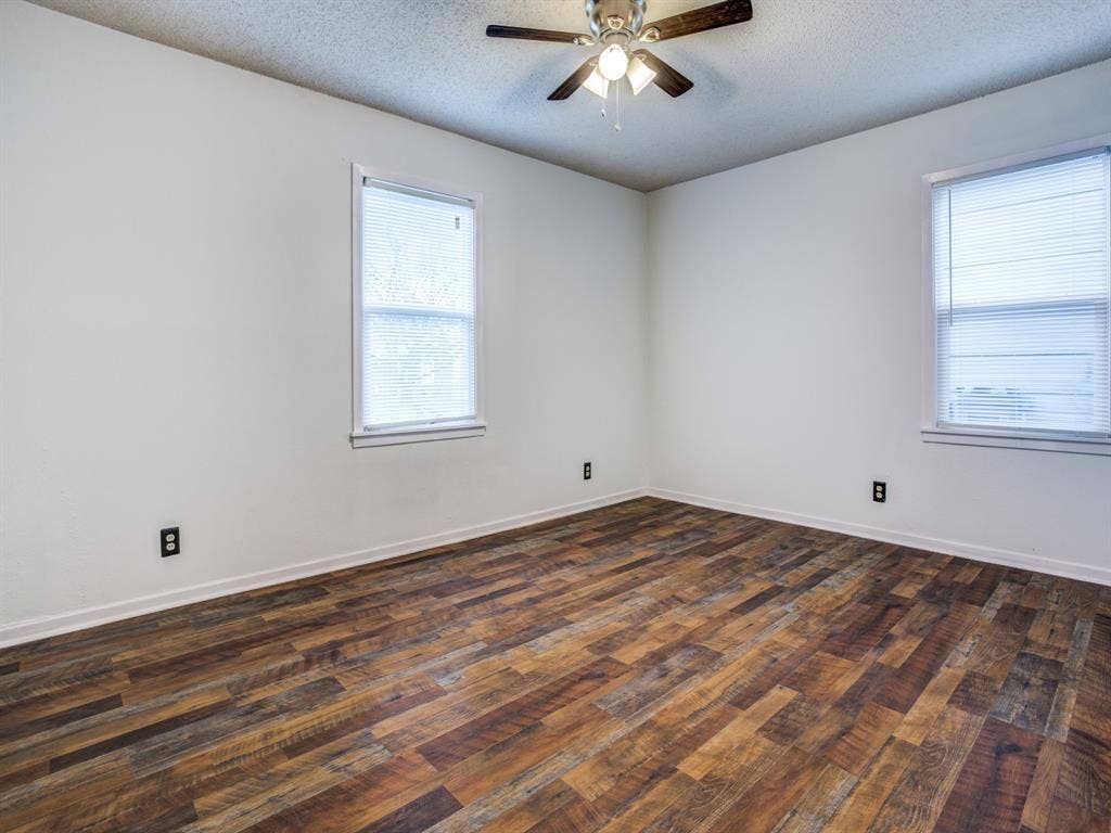 533 NW Lorna Street, Burleson, TX 76028