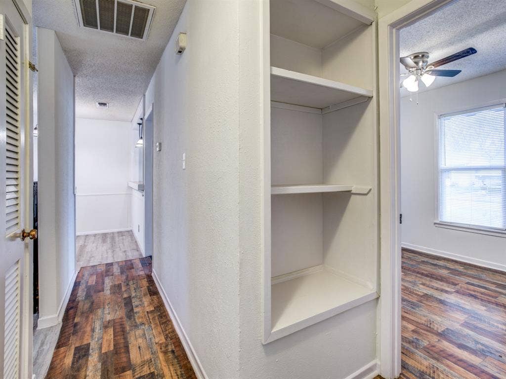 533 NW Lorna Street, Burleson, TX 76028