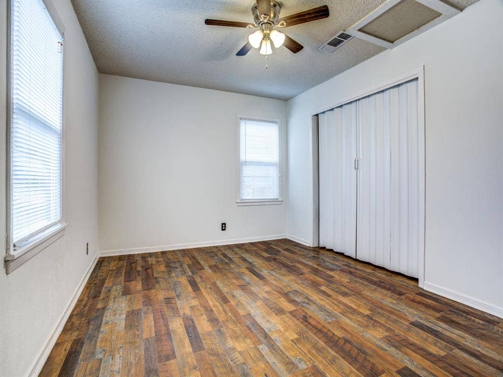533 NW Lorna Street, Burleson, TX 76028