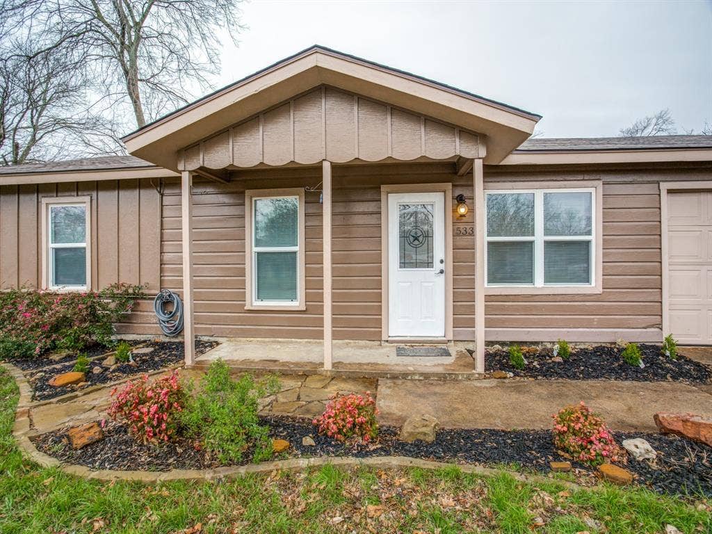 533 NW Lorna Street, Burleson, TX 76028