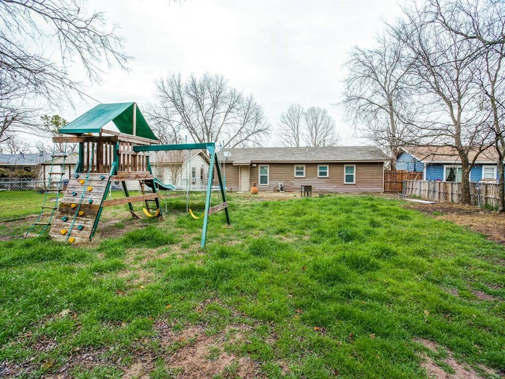 533 NW Lorna Street, Burleson, TX 76028