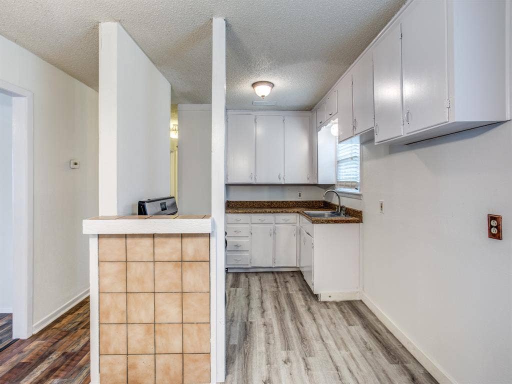533 NW Lorna Street, Burleson, TX 76028