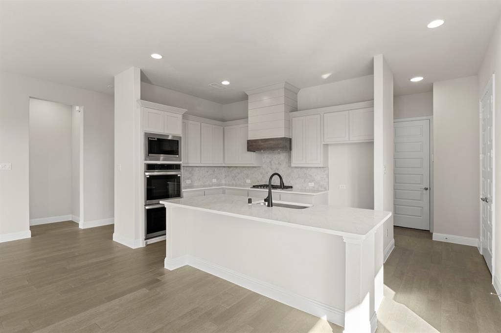 9_10. 3204 Agnew - Kitchen (2).jpg