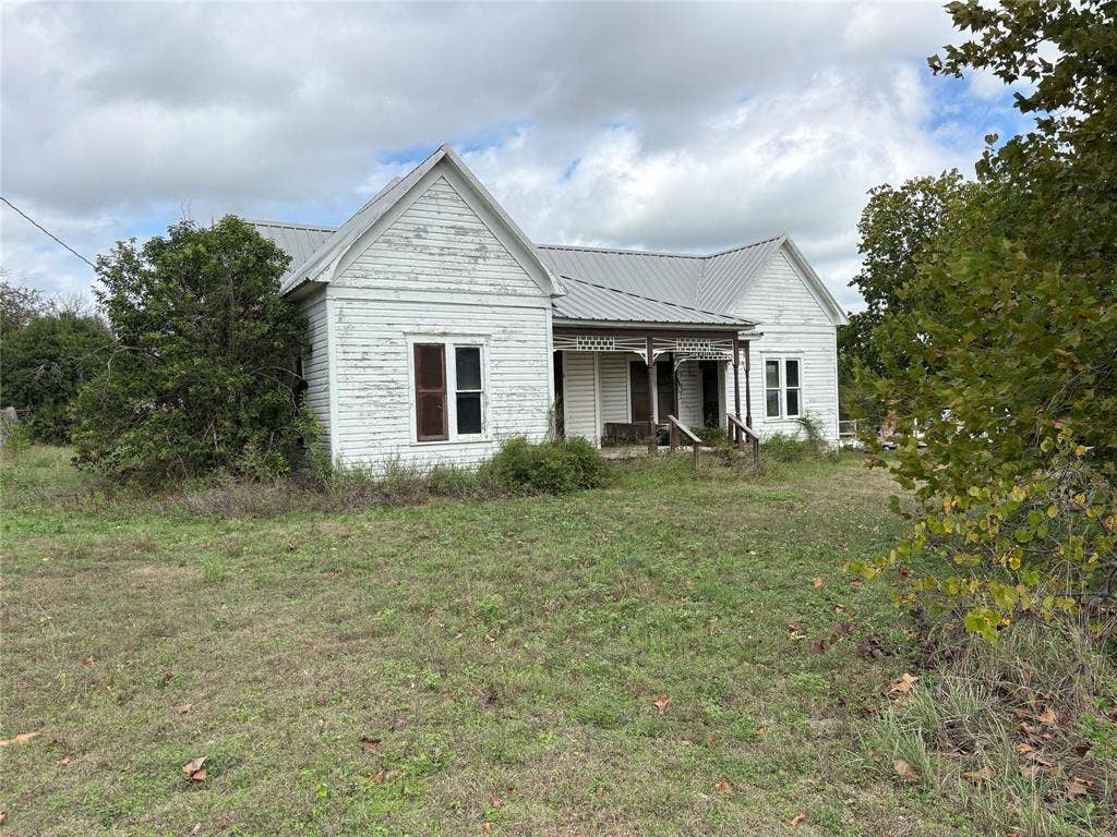 104 A E North Street, Hico, TX 76457