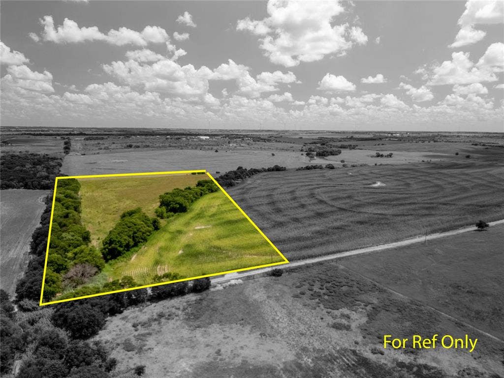 Aerial view of sparsely populated area featuring property parcel outlined