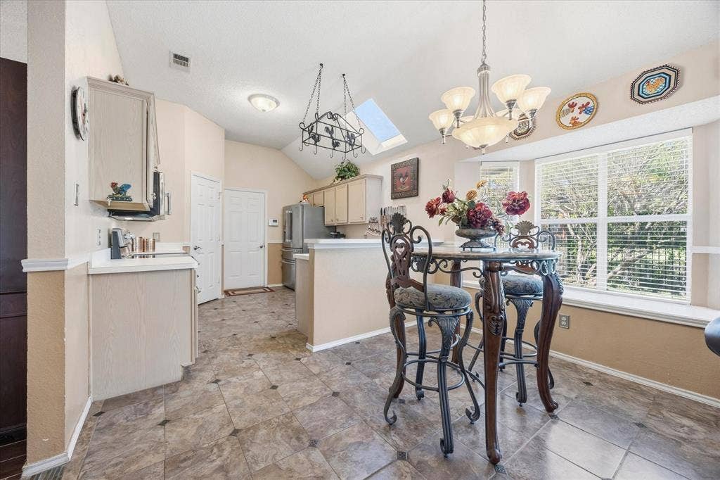 6412 Bluebonnet Drive, Rowlett, TX 75089 Breakfast area opens onto kitchen