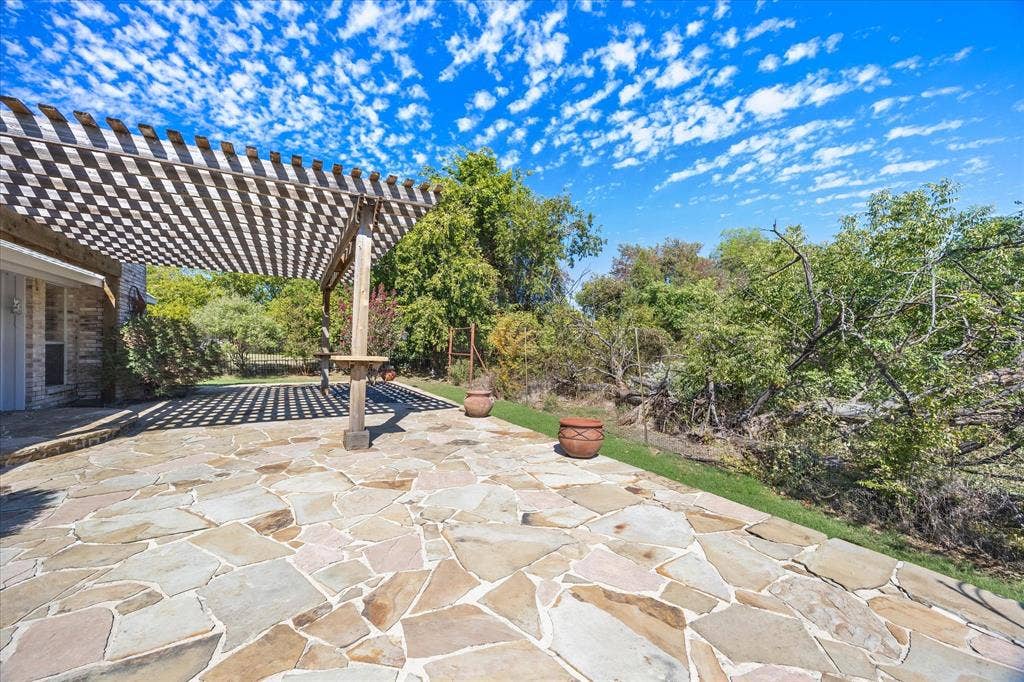 6412 Bluebonnet Drive, Rowlett, TX 75089 Beautiful flagstone patio provides ample space for outdoor gatherings
