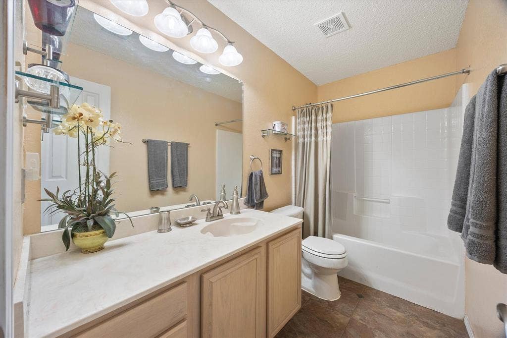 6412 Bluebonnet Drive, Rowlett, TX 75089 Auxiliary full bath