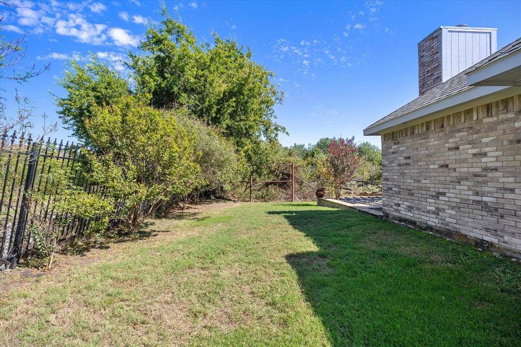 6412 Bluebonnet Drive, Rowlett, TX 75089 Spacious fenced backyard