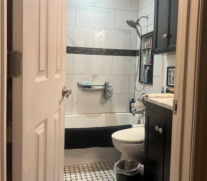 2612 Quail Run Drive, Plano, TX 75075 Hall bathroom, full bath, tub, shower and vanity.
