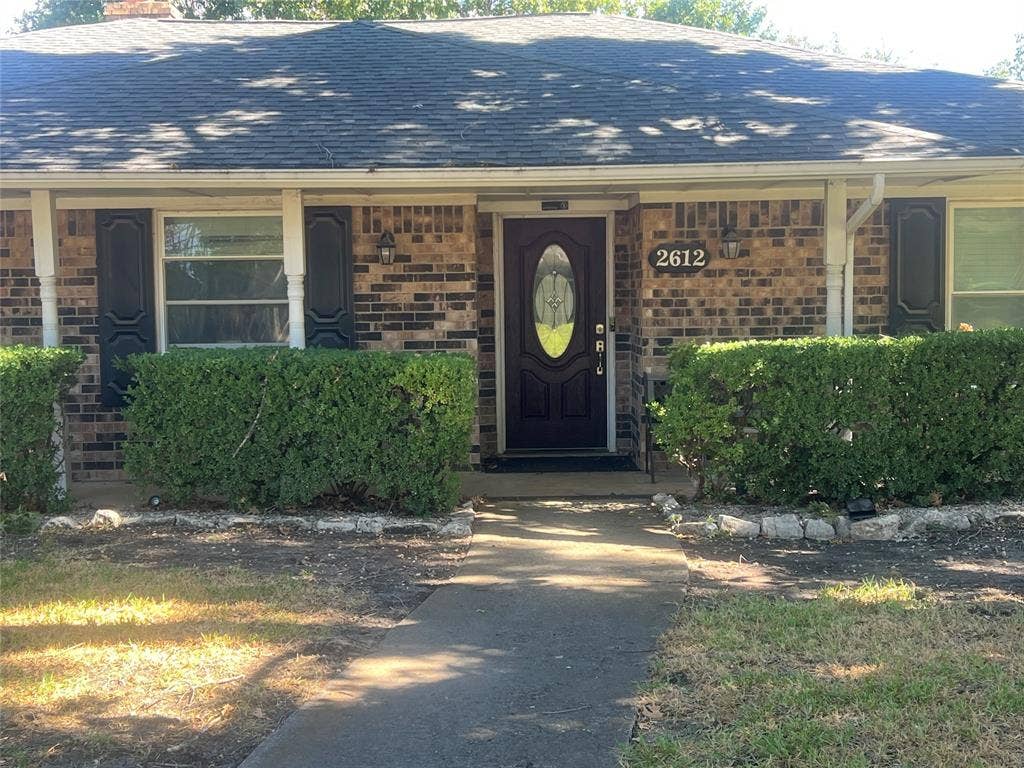 2612 Quail Run Drive, Plano, TX 75075 Close to schools and shopping.