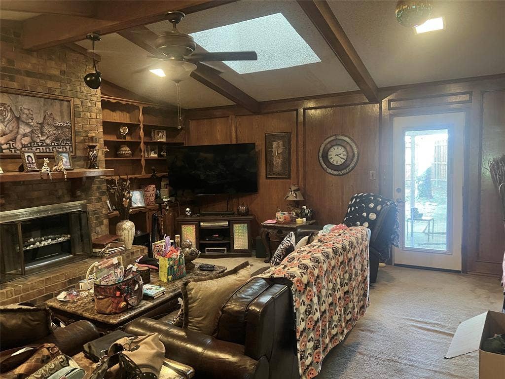 2612 Quail Run Drive, Plano, TX 75075 Vaulted ceilings, skylight. Back door has been replaced.