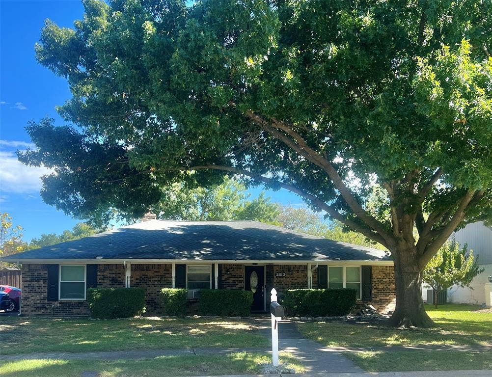 2612 Quail Run Drive, Plano, TX 75075 Great Plano location! Mature trees, on .23 acres.