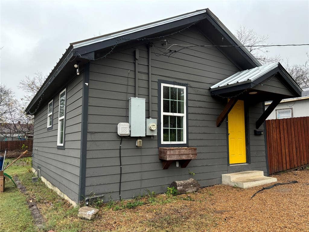 401 E Freeman Street, Ennis, TX 75119
