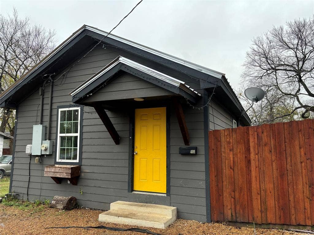 401 E Freeman Street, Ennis, TX 75119