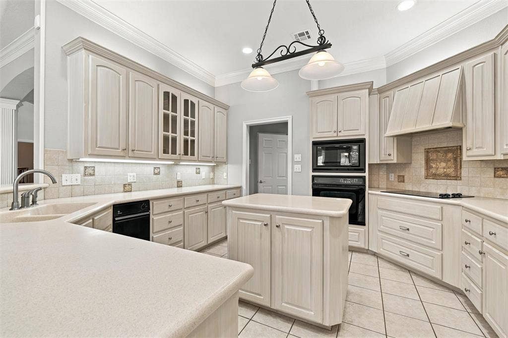7918 Old Mcgregor Road, Woodway, TX 76712