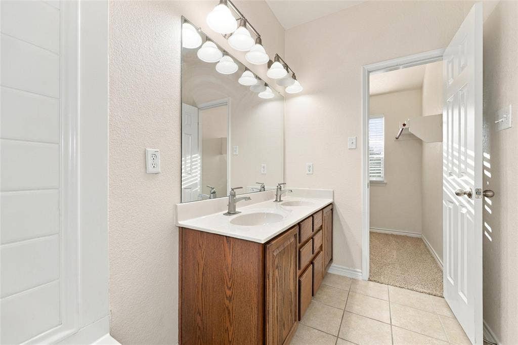 5972 Clearwater Drive, The Colony, TX 75056