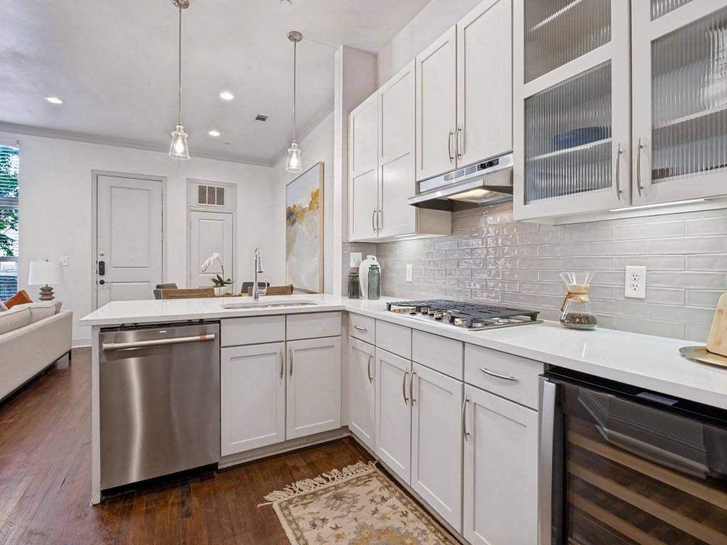 4201 Lomo Alto Drive, #4749, Highland Park, TX 75219 Built in wine fridge and new appliances