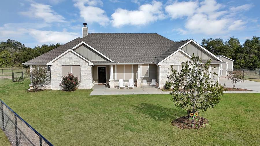 Property photo for 1039 Northern Oaks Court, Springtown, TX