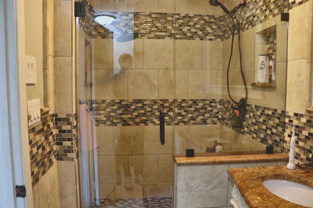 2400 Raintree Drive, Plano, TX 75074 2400 Raintree Drive, Plano, TX 75074